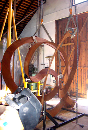"Auger" in Brentwood - Sculpture by Roger Berry