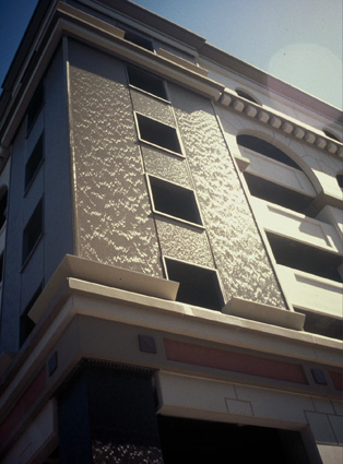 "Waterwall" in Sacramento - Sculpture by Roger Berry