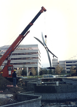 “Melquiades” in San Jose - Installation of sculpture by Roger Berry 